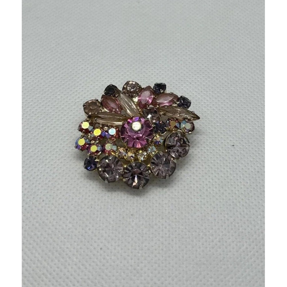 Vintage Women’s Beautiful Rhinestone Broach